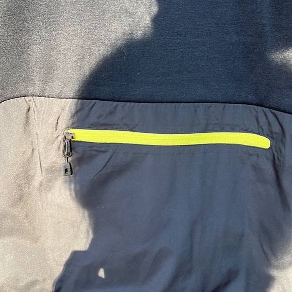 Men’s Polo Performance Nylon, Polyster men’s Jacket. Size XL with yellow zipper - Picture 6 of 9